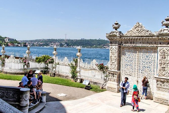 Guided Tour: Bosphorus Cruise & Dolmabahce Palace - Rumeli Fortress