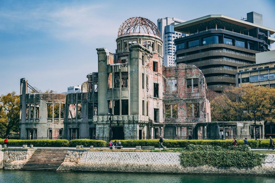 Hiroshima: Peace Memorial, Itsukushima and Miyajima Tour - Professional Photography Option