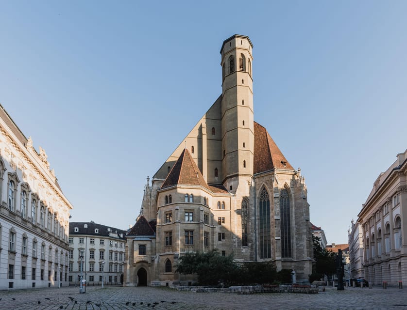 Historical Citywalk - Highlights of the Old Town - Charming Cafés and Streets