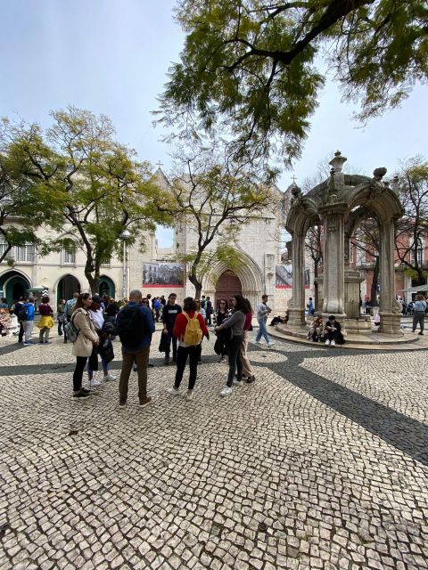 Lisbon From a Womans Perspective - Womens Resilience in Dictatorship