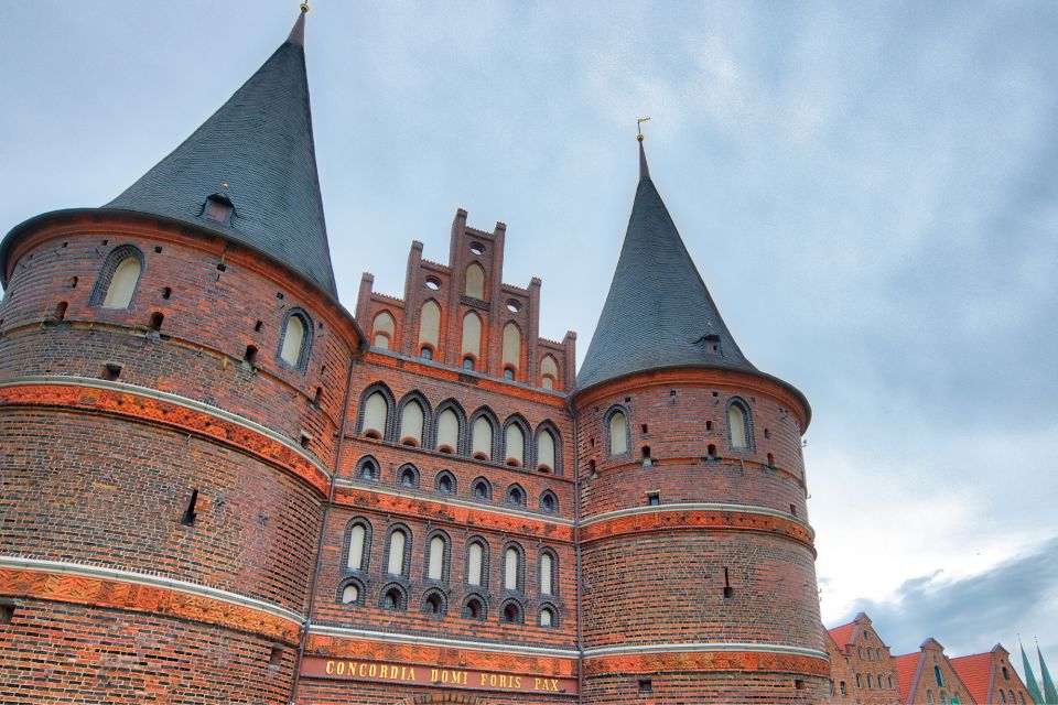 Lübeck: City Highlights Scavenger Hunt and Self-Guided Tour - Navigation and App Details