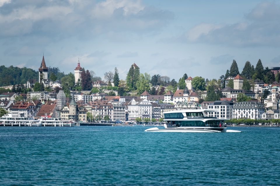 Lucerne: Round-Trip Catamaran Cruise on Lake Lucerne - Sights and Scenery