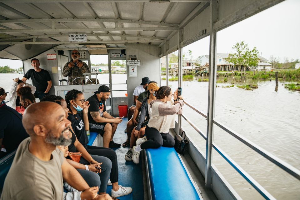 New Orleans: Oak Alley Plantation and Swamp Cruise Day Trip - Guided Swamp Tour