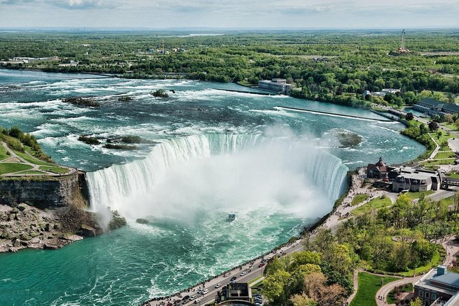 Niagara Falls Day and Evening Tour From Toronto With Niagara Skywheel - Included Bottled Water Refreshment