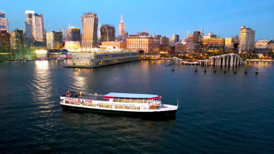 NYC: Circle Line Harbor Lights Cruise Skip-The-Box-Office - Onboard Amenities