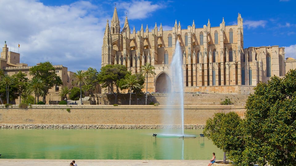 Palma De Mallorca: Private Walking Tour With a Local Guide - Tour Duration and Pricing