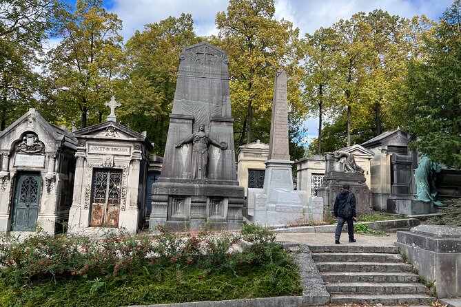 Paris: Haunted Père Lachaise Cemetery Guided Tour - Spooky Events and Cults