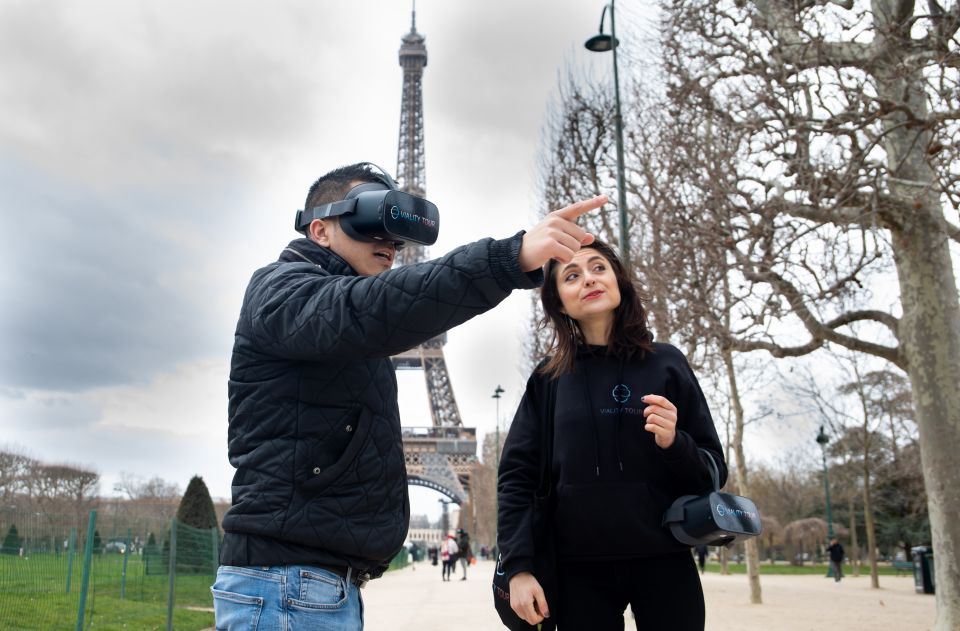 Paris : Immersive Eiffel Tower Tour With Virtual Reality - Guided Tour With Expert