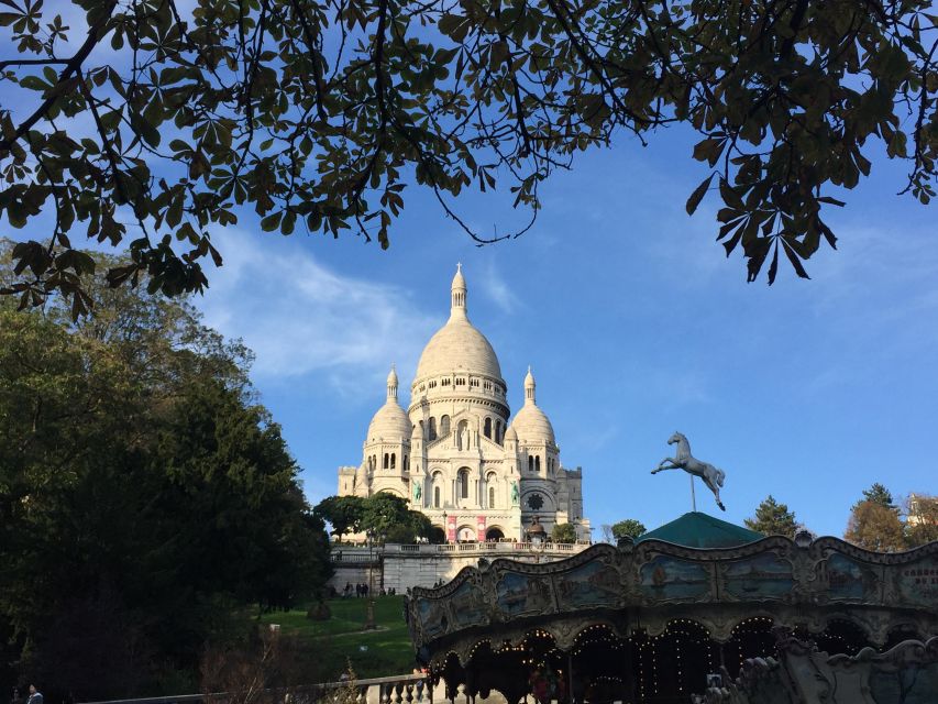 Paris: Montmartre Walking Tour With Local Resident - Guided Walk Through Montmartre