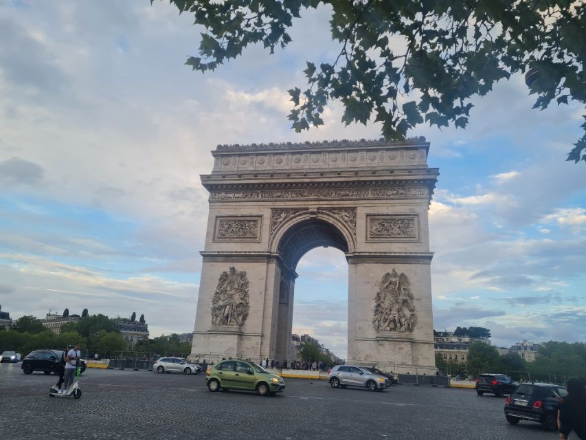 Paris : Private Driver Transfer Airport. - Hassle-free Journey in Paris