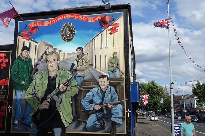 Political Taxi Tour Belfast (1-7 People) - The Peace Wall