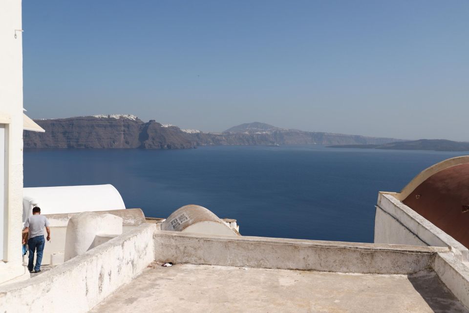 Santorini:1h Personalized Photoshooting - Authentic Storytelling