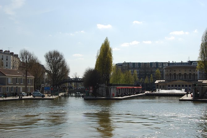 Seine River Cruise and Paris Canals Tour - Tour Group Size