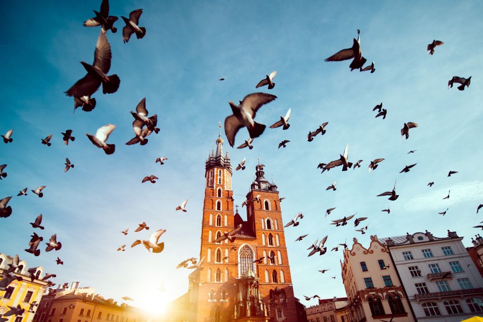 Skip the Line Wawel Castle Chambers Small Group Tour - Language and Guided Experience