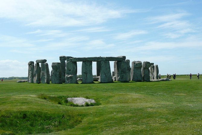 Stonehenge Independent Visit With Private Driver by Luxury Sedan - Site Exploration