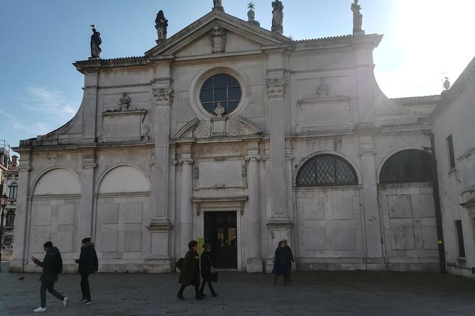 The Essence of Venice in a Stress Free Small Group Walking Tour With a Top Guide - Start at San Pantalon Church, End at St. Marks