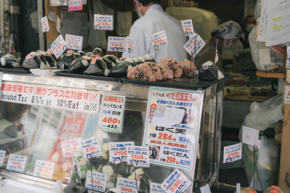 Tokyo: Private City Tour in Tsukiji Led by Uni Student Guide - Explore Tsukiji