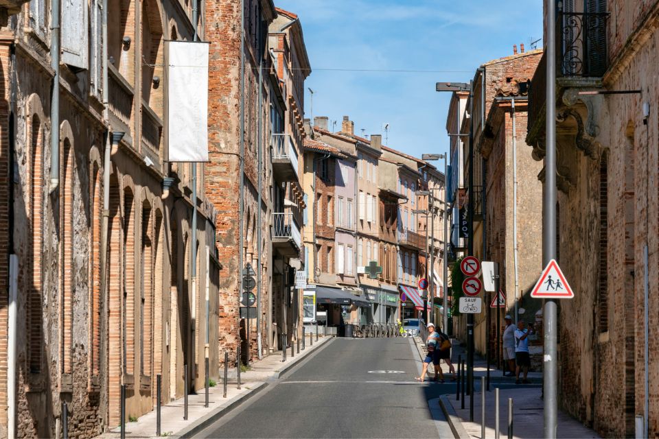 Toulouse: First Discovery Walk and Reading Walking Tour - Capturing Beautiful Photographs