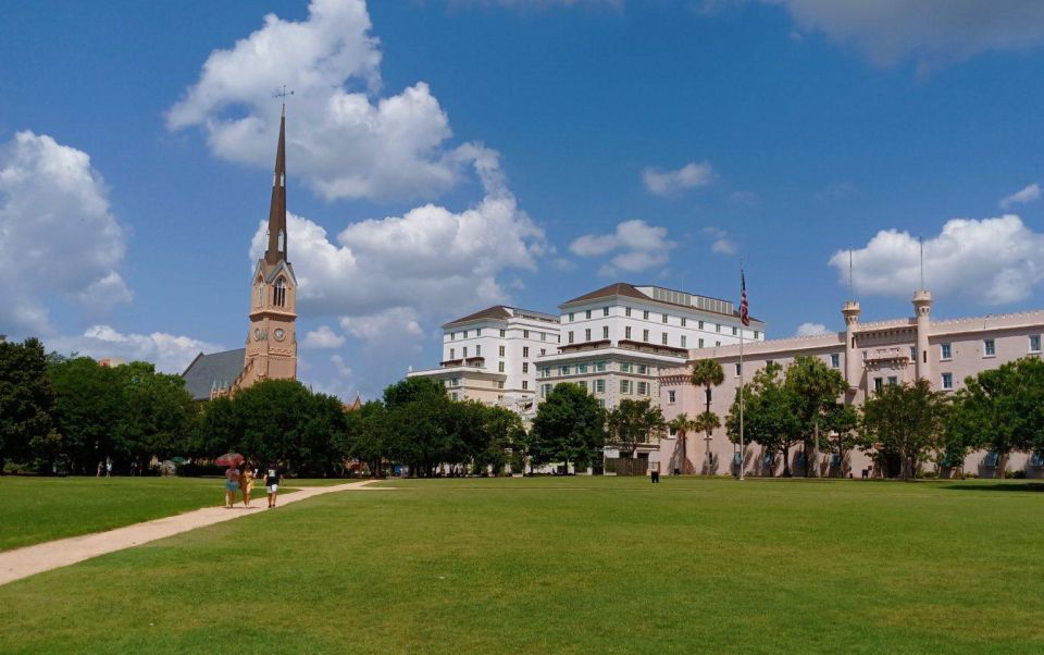 Yuletide Splendor: A Christmas Walking Tour in Charleston - Yuletide Splendor Walking Tour