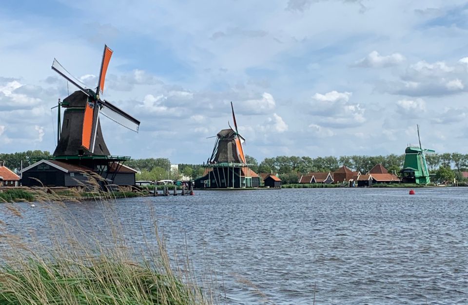 Amsterdam: Countryside Bike Tour and Zaanse Schans Windmills - Exploring Zaanse Schans