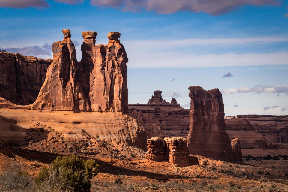 Arches National Park: Sunset Pavement Van Tour - Professional and Local Guide