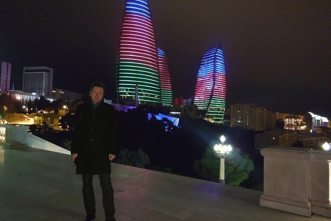 Baku by Night: Small-Group Walking Tour - Positive Traveler Feedback