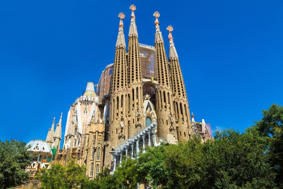 Barcelona: Montserrat & Sagrada Familia Guided Tour - Barcelona Break