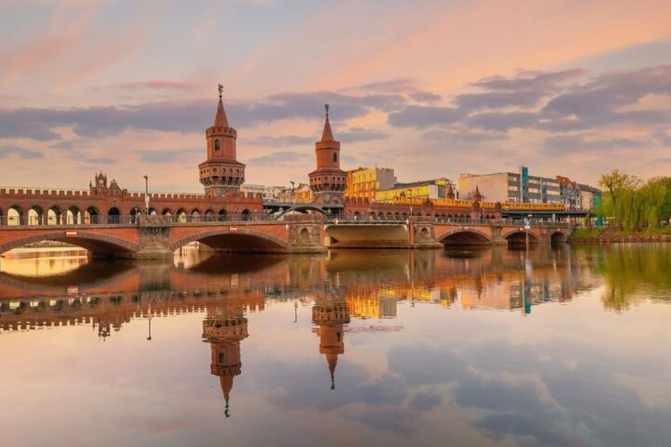 Berlin: Guided Walking Tour of the Old Town - Vibrant Areas and Street Art