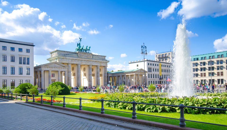 Bike Tour of Berlin Top Attractions With Private Guide - Visiting Berlin Highlights