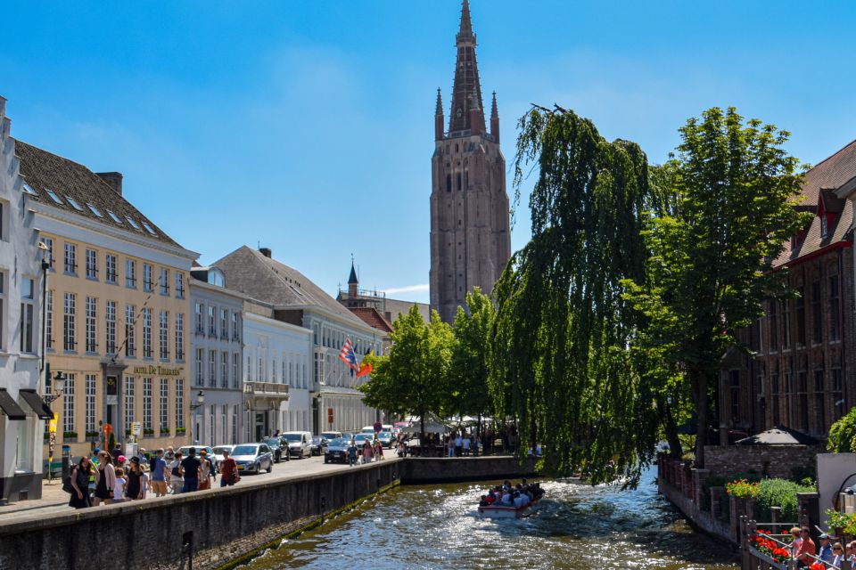 Bruges: First Discovery Walk and Reading Walking Tour - Navigational Assistance