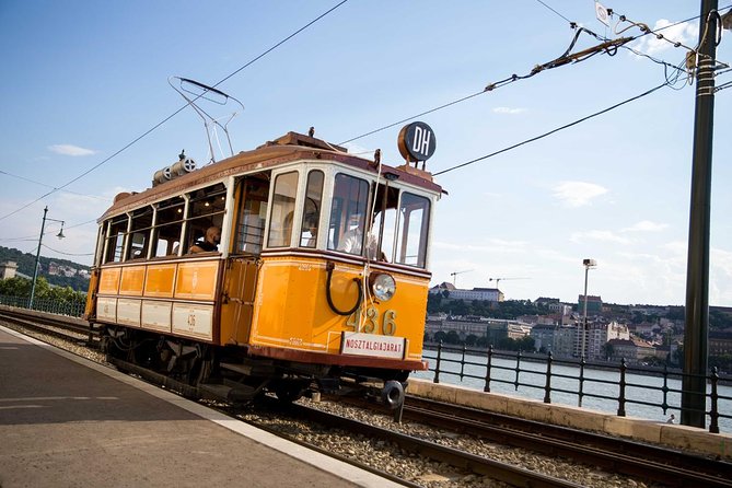 Budapest Urban Walk - Budapest City Tour With Cake & Coffee - Getting to the Start