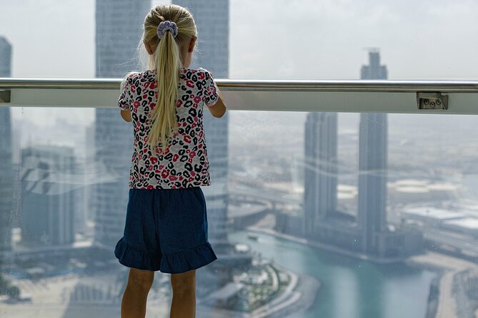 Burj Khalifa at the Top Admission Tickets in Dubai - Sky Lounge Refreshment