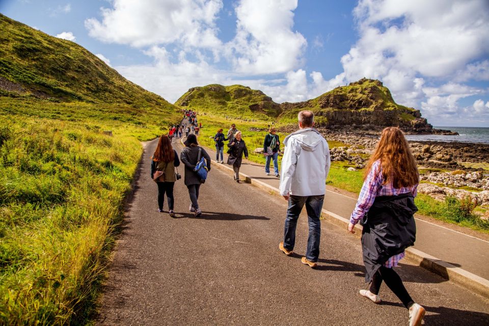 Dublin: Giants Causeway & Belfast (Titanic or Black Taxi) - Dunluce Castle