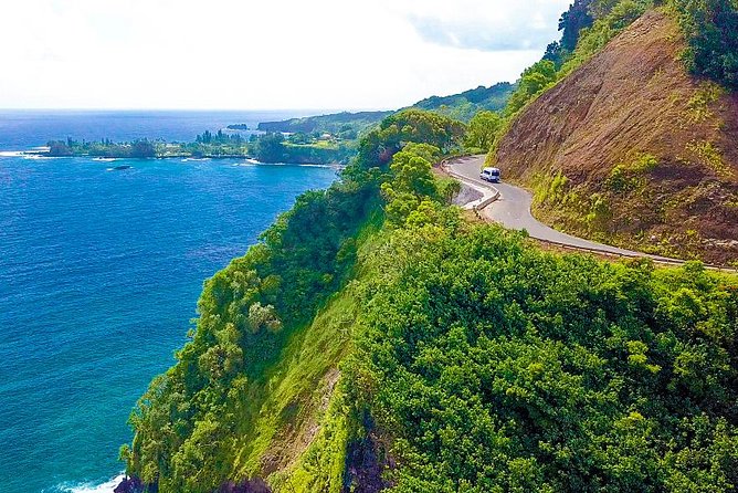 Famous Road to Hana Waterfalls and Lunch by Mercedes Van - Scenic Wonders