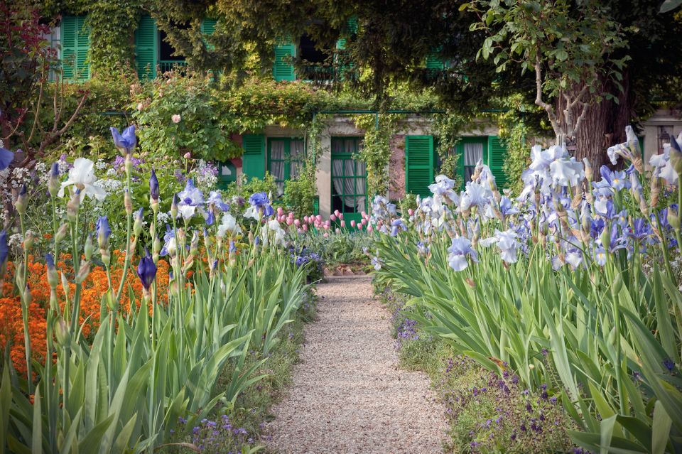 From Paris: Private Day Trip to Giverny and Auvers Sur Oise - Discovering Auvers-sur-Oise: Van Goghs Legacy