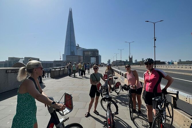 Fun Bike Ride to LDN Landmarks +Quirky Facts+Post Ride Pint - Maximum Number of Travelers