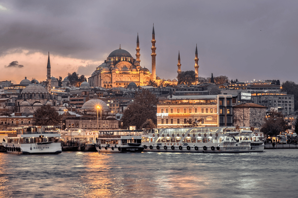 Istanbul: First Discovery Walk and Reading Walking Tour - Visiting Iconic Landmarks