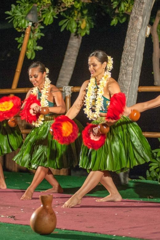 Kailua-Kona: Voyagers of the Pacific Luau With Buffet Dinner - Location and Setting