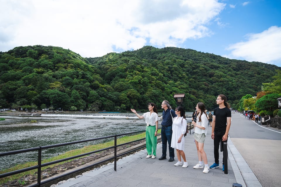 Kyoto: Arashiyama Walking Tour With Local Guide - Exploring Arashiyamas Natural Beauty