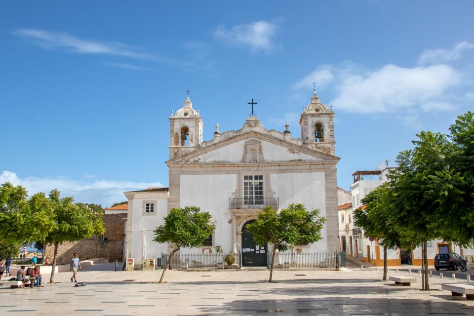 Lagos Christmas Walking Tour: Lights, History, and Harmony - Crossing the Ponte Pedonal Basculante