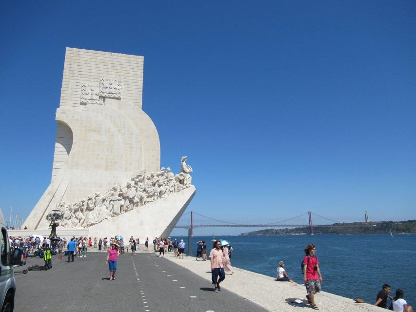 Lisbon Downtown & Belém: Private Tour on a Tuk-Tuk - Exploring Alfama District