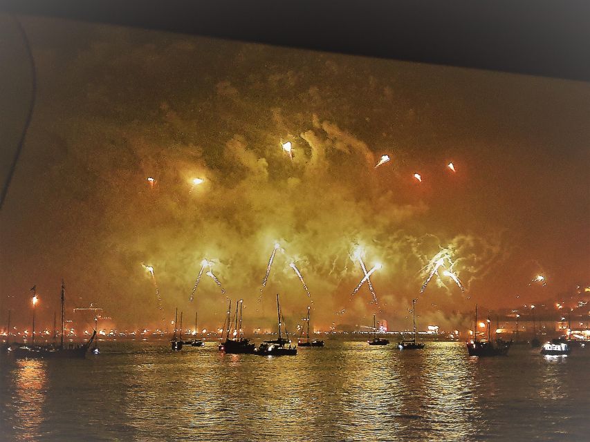 Lisbon: Tagus River New Years River Boat Cruise - Fireworks Displays and Celebrations