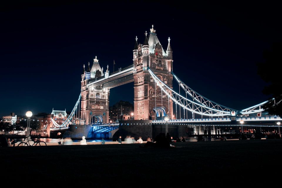 London : Digital Audio Guide for Tower Bridge - Enhancing Travelers General Knowledge