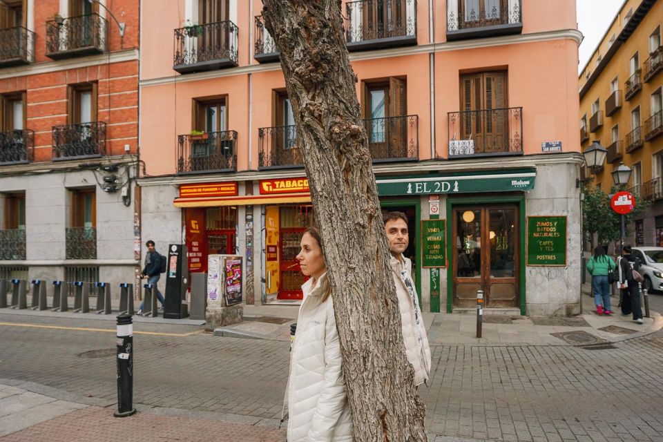 Madrid: Proposal Photoshoot for Couples - Personalized Expertise Provided