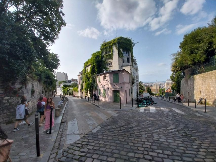 Montmatre Walking Tour: the Essential Highlights+ - Visiting Iconic Montmartre Landmarks