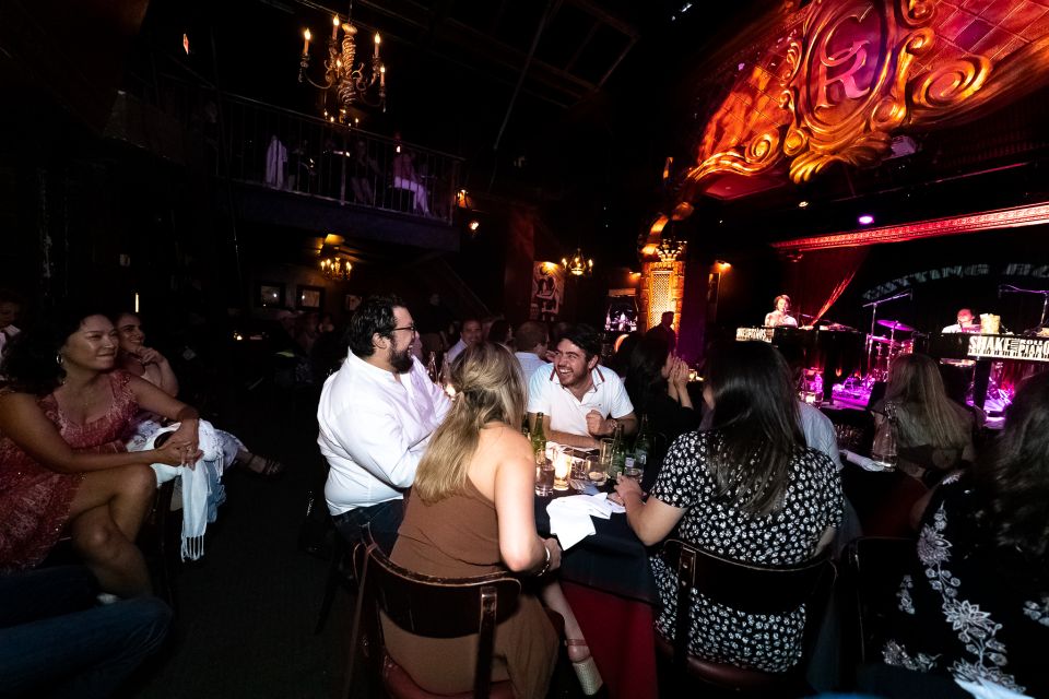 New York City: Dueling Pianos Show - Amenities and Accessibility