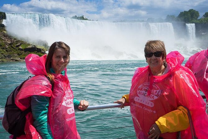 Niagara Falls Day and Evening Tour With Boat Cruise & Dinner (optional) - Complimentary Amenities