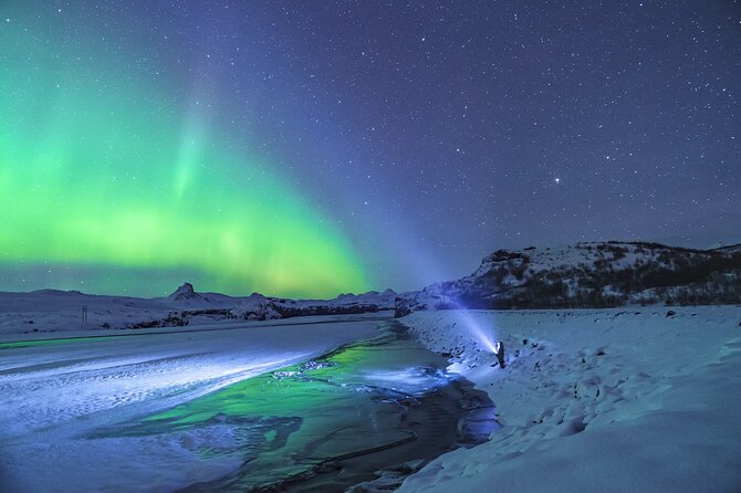 Northern Lights Tour With Icelandic Snacks and Hot Chocolate - Cozy Climate-Controlled Vehicle