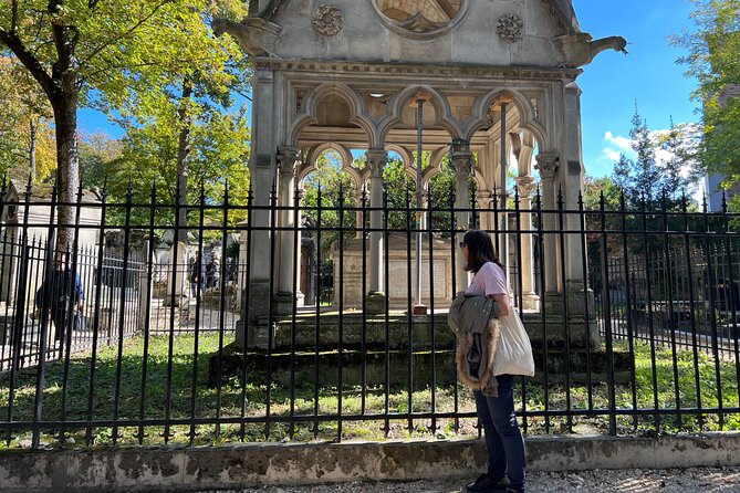 Paris: Haunted Père Lachaise Cemetery Guided Tour - Wheelchair and Stroller Access