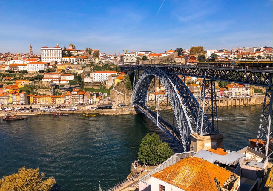 Porto: Scavenger Hunt and City Highlights Walking Tour - Languages and Accessibility